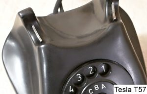 bakelitovy telefon tesla 1957