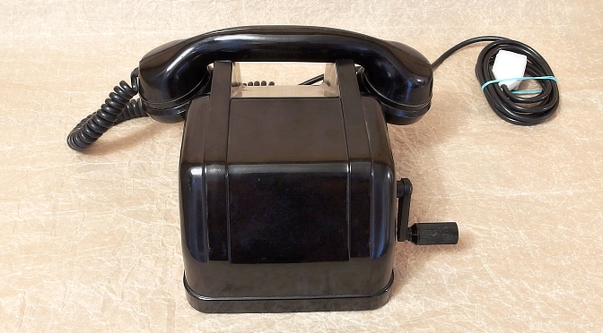 bakelitovy telefon s klickou prodam - staré telefony a náhradní díly