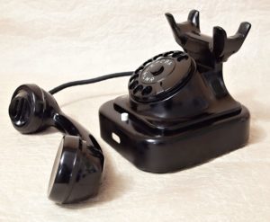 bakelitovy telefon tesla po renovaci staré TELEFONY - sbírka