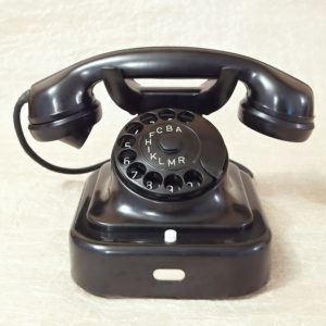 bakelitovy telefon tesla renovovany - staré telefony a náhradní díly