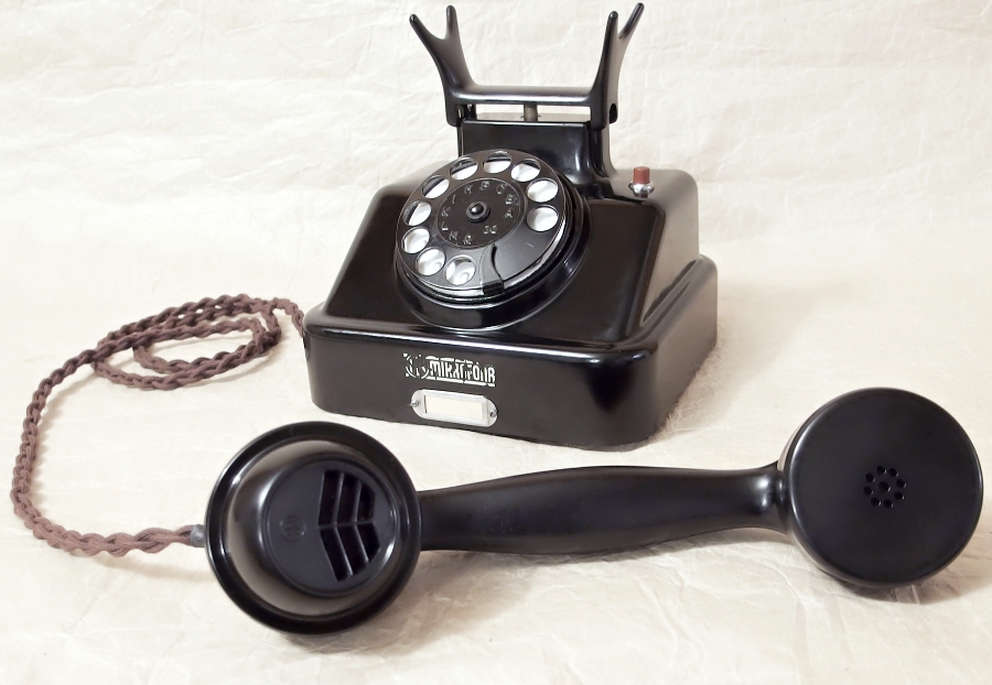 bakelitovy telefonni prostroj Mikrofona staré TELEFONY - sbírka