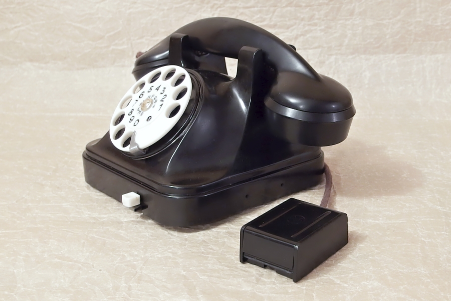 renovace bakelitoveho telefonu Tesla Telegrafia staré TELEFONY - sbírka