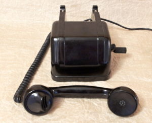 retro bakelitovy telefon s klickou 7 - staré telefony a náhradní díly
