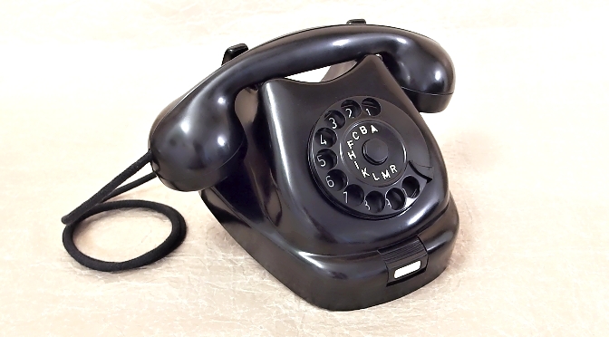retro bakelitovy telefonni pristroj staré TELEFONY - sbírka