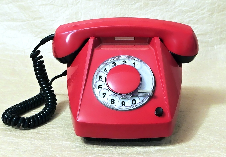 retro telefon Tesla Bs cerveny