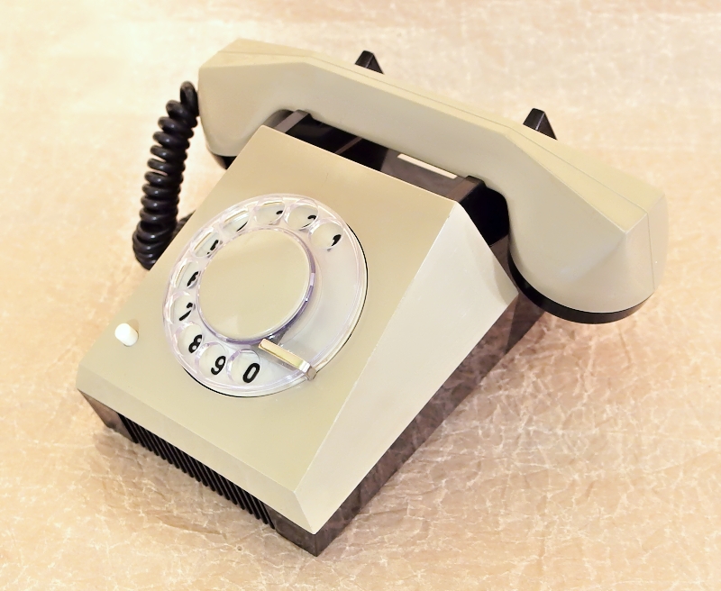 retro telefon Tesla se sluchatkem staré TELEFONY - sbírka