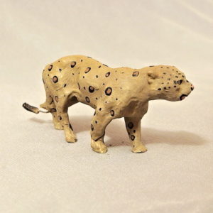 starozitna hracka jaguar figurka