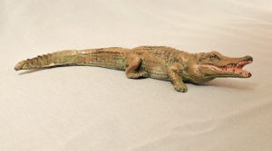 starozitna hracka krokodyl figurka