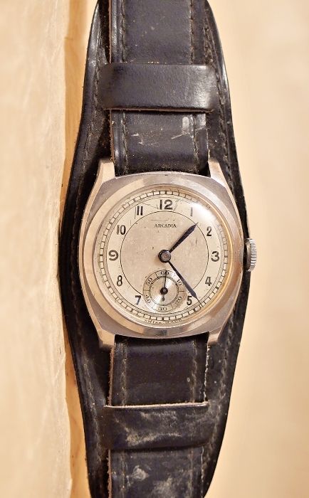 stare hodinky arcadia svycarske