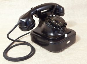 starozitny telefon po renovaci staré TELEFONY - sbírka