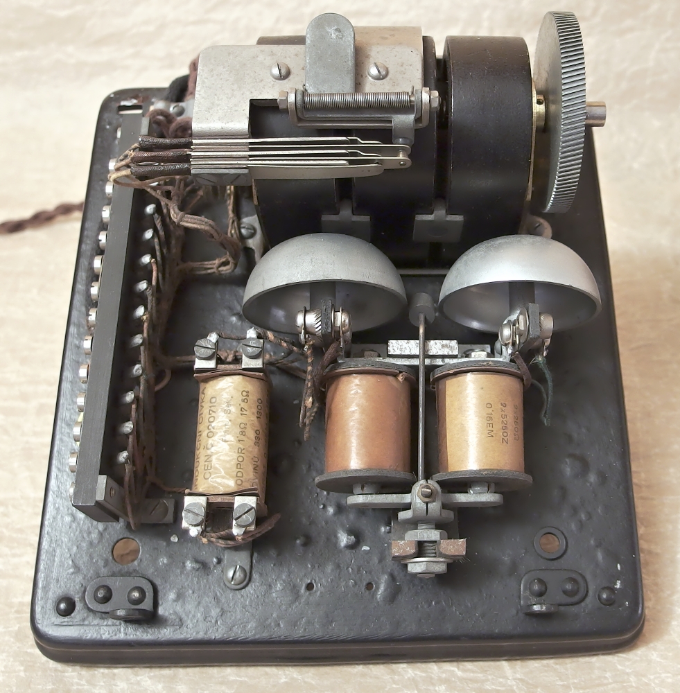 telefon Telegrafia s induktorem staré TELEFONY - sbírka