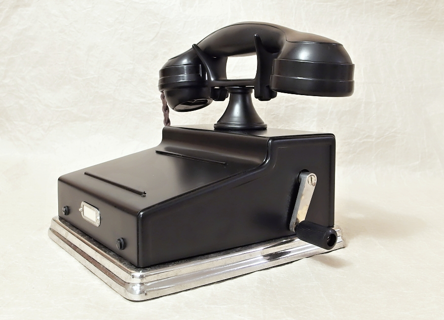 telefon mikrofona s klickou a induktorem staré TELEFONY - sbírka