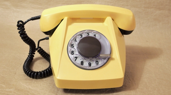 zluty retro telefon Tesla staré TELEFONY - sbírka